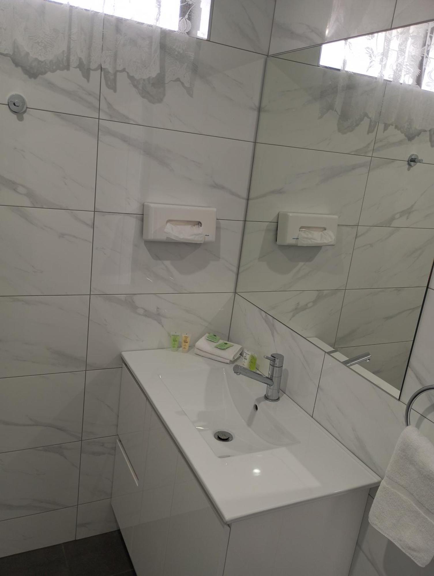 Big Valley Lakeside Paradise Motor Inn Σέπαρτον Εξωτερικό φωτογραφία